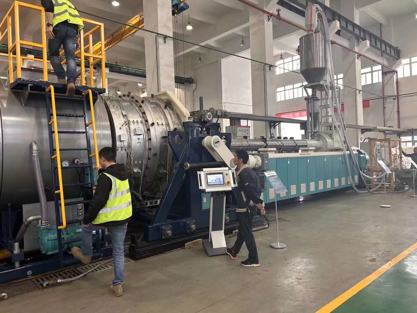 2000 mm-tik gorako diametro handiak dituzten PE hodien abiarazterako ekipamendurako eta ekoizpen teknologiarako funtsezko puntuak